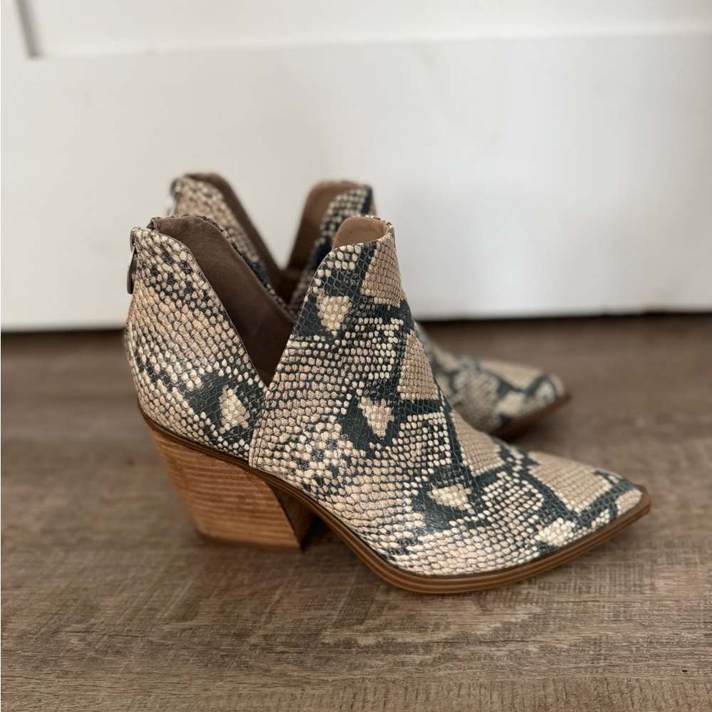 Steve Madden Camryn/Cameo Snakeskin Leather Booties Size 9.5